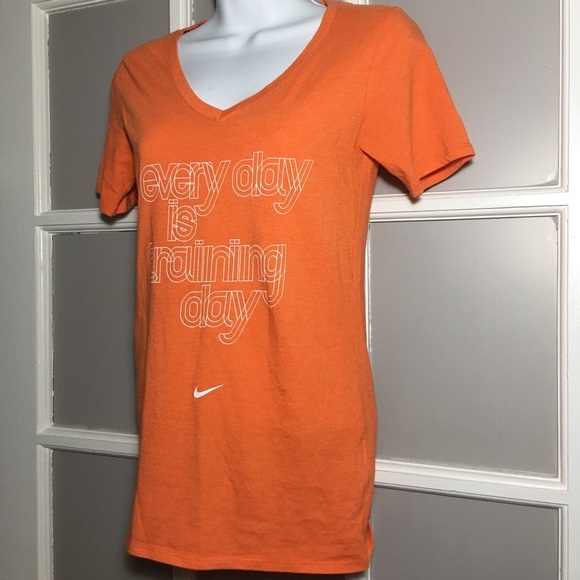 NIKE T-SHIRT ATHLETIC CUT - Picture 5 of 8